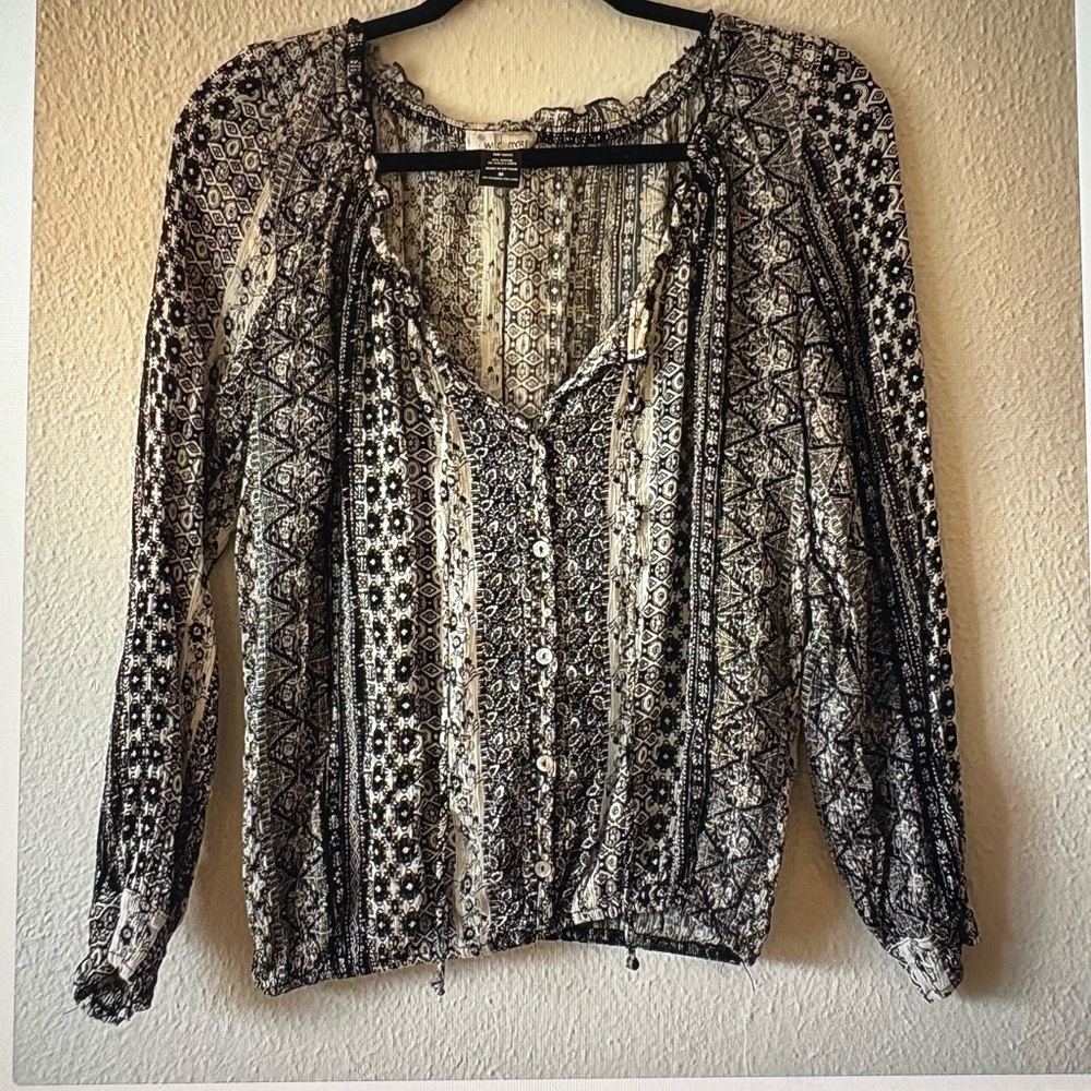 Elegant Black and White Patterned Blouse